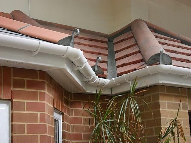 images/fascia-soffits/slider/fascia-soffit-cleaning-3-kireth-ai.jpg